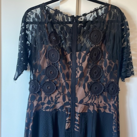 Black lace Dress with sewn in slip - Picture 2 of 3
